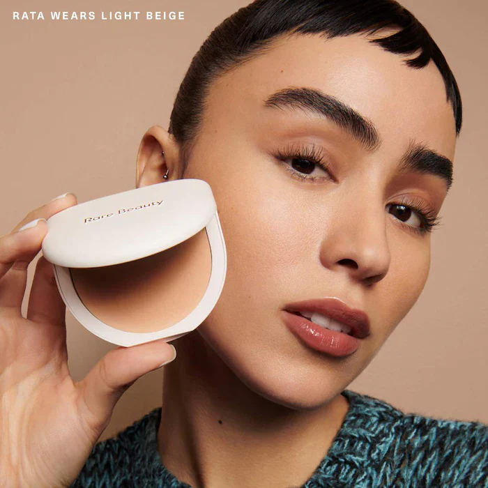 Rare Beauty Polvos de acabado compactos y sin talco con color True to Myself - Image 14