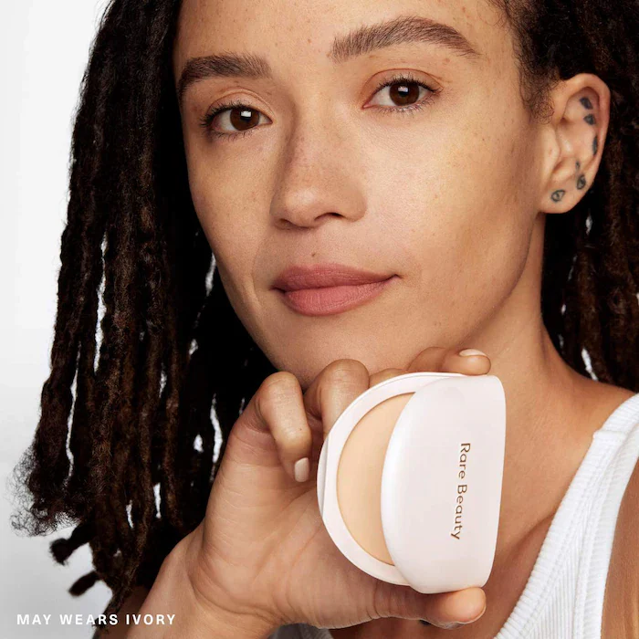 Rare Beauty Polvos de acabado compactos y sin talco con color True to Myself - Image 19